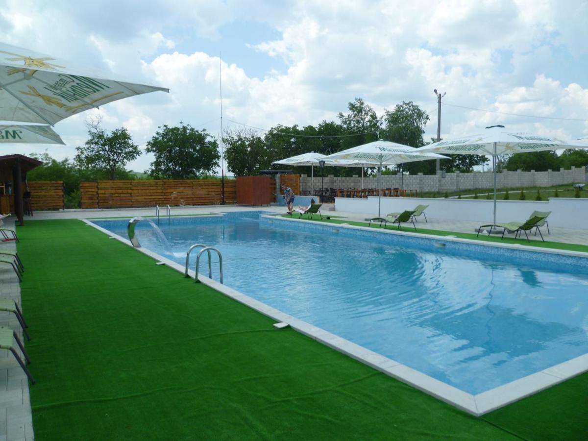 Colinele Aurii Cimislia Hotel Bagian luar foto